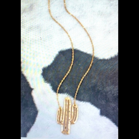 REDUCED BY $15 Gold tone Cactus 18” Necklace NWT - Picture 1 of 4